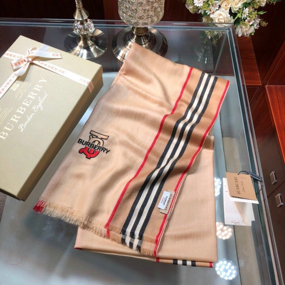 BURBERRY   scarf - Picture 6 of 8